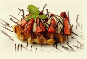 Waffle with strawberries and mascarpone